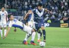 LIGA PROFESIONAL: VÉLEZ FESTEJÓ EN LINIERS Y QUEDÓ SOLO ARRIBA