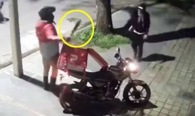 UN REPARTIDOR SE ENFRENTÓ A DOS LADRONES CON UN MACHETE