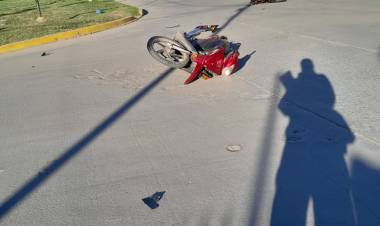 DOS MOTOCICLISTAS LESIONADOS EN UN SINIESTRO VIAL