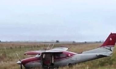 CORRIENTES: AVIONETA QUE CARGARÍA DROGA FUE ENCONTRADA A LA VERA DE LA RUTA NACIONAL N°12