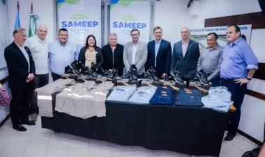 SAMEEP: EL GOBERNADOR ZDERO ENTREGÓ EQUIPAMIENTO, INDUMENTARIA Y HABILITÓ UN VACUNATORIO 