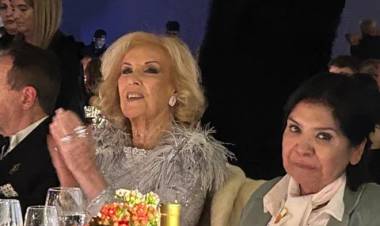 MAURICIO Y JORGE MACRI, ENTRE LOS POLÍTICOS QUE ASISTIERON A LA CENA BENÉFICA QUE ORGANIZA MARGARITA BARRIENTOS