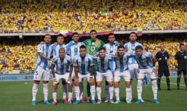 A PESAR DE LA DERROTA, ARGENTINA SIGUE LIDERANDO LAS ELIMINATORIAS SUDAMERICANAS