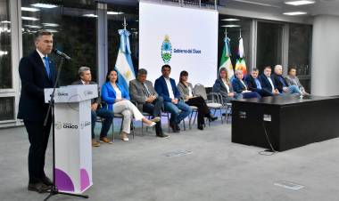 EL GOBERNADOR ZDERO TOMÓ JURAMENTO A LAS NUEVAS AUTORIDADES DE PRODUCCIÓN Y DESARROLLO HUMANO