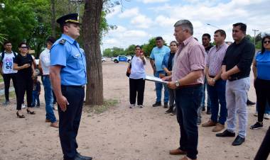 EL GOBIERNO PROVINCIAL ENTREGÓ UN PATRULLERO A LA COMISARÍA DE MIRAFLORES