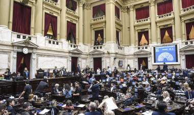 LA OPOSICIÓN ESTÁ MUY CERCA DE CONSEGUIR LOS VOTOS PARA LIMITAR LOS DNU DE MILEI