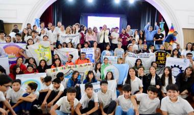 ESTUDIANTES DE 30 CLUBES DE CIENCIA VIVIERON LA EXPERIENCIA DE SER “CIENTÍFICOS POR UN DÍA”