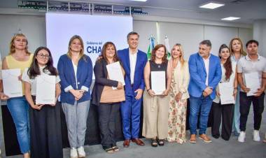 GOBIERNO ENTREGÓ DECRETOS DE DESIGNACIÓN DE REGISTROS NOTARIALES A ESCRIBANOS Y LA RESOLUCIÓN DE INGRESO AL REGISTRO DE MEDIADORES EXTRAJUDICIALES