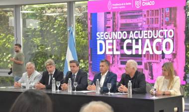 LEGISLADORES ACOMPAÑARON AL GOBERNADOR EN EL ANUNCIO DE UNA NUEVA LICITACIÓN PARA LA FINALIZACIÓN DEL 2° ACUEDUCTO DEL CHACO