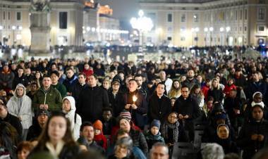 EL PAPA FRANCISCO PRESENTA UNA LEVE MEJORÍA