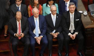 GARCÍA-MANSILLA SE ATÓ A SU SILLA: DEBUTÓ EN LA CORTE Y LE NEGÓ LA LICENCIA A LIJO