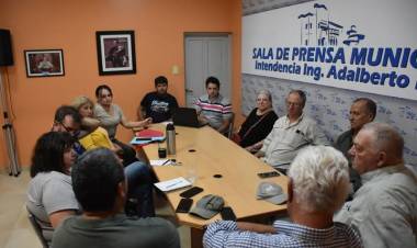 EL INTENDENTE ADALBERTO PAPP SE REUNIÓ CON LA COMISIÓN DE EMERGENCIA PARA COORDINAR ACCIONES EN FAVOR DEL SECTOR AGRÍCOLA Y GANADERO