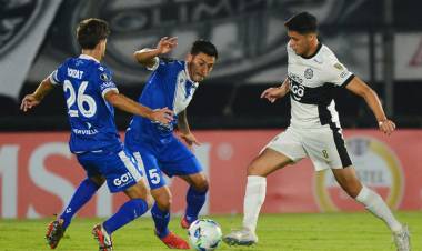 VÉLEZ GOLEÓ EN PARAGUAY Y SIGUE FIRME EN LA LIBERTADORES