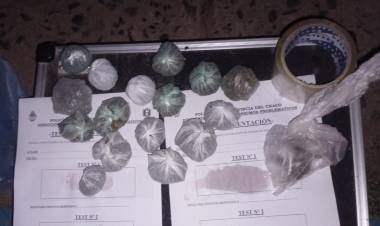 DETIENEN A UN HOMBRE ARMADO CON DROGA TRAS PELIGROSA MANIOBRA EN PLENA AVENIDA