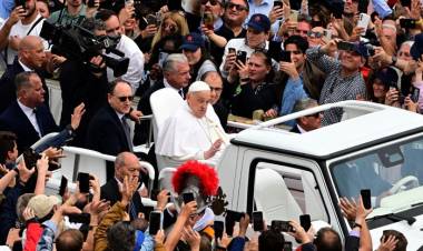 "NO SUFRIÓ, TODO SUCEDIÓ RÁPIDAMENTE": EL VATICANO CONTÓ CÓMO FUERON LAS ÚLTIMAS HORAS DE FRANCISCO 