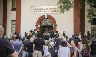 UN ACTO CONTRA LA DEGRADACIÓN DE LA SECRETARÍA DE DERECHOS HUMANOS