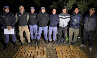 LUCHA CONTRA EL NARCOTRÁFICO: SECUESTRAN 53 KILOS DE MARIHUANA, TRAS ENFRENTAMIENTO EN VILLA RÍO NEGRO