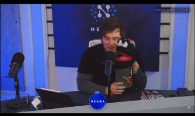 MILEI HIZO DE VENTRÍLOCUO CON UN "TÍTERE LIBERTARIO"