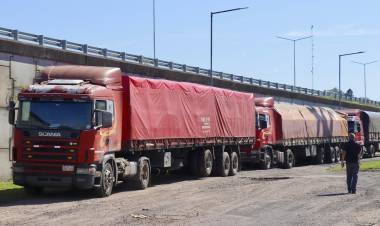 EL PUERTO DE BARRANQUERAS AFIANZA SU ROL INTERNACIONAL CON NUEVA IMPORTACIÓN DESDE PARAGUAY