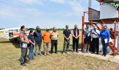 VILLA ÁNGELA VUELA 2025: EL INTENDENTE ADALBERTO PAPP VALORÓ EL EVENTO AERONÁUTICO EN EL AEROCLUB LOCAL