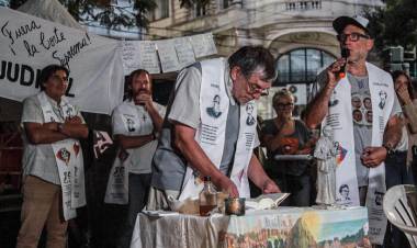 UN SECTOR DE LA IGLESIA LLAMA A VOTAR A LOS CANDIDATOS QUE SE ENFRENTAN AL AJUSTE