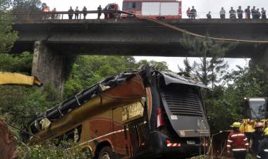 TRAGEDIA EN MISIONES: EL CONDUCTOR DEL AUTO QUE CHOCÓ CON EL MICRO ESTABA ALCOHOLIZADO