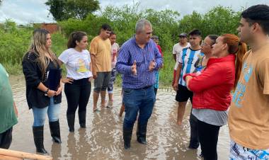 DESARROLLO HUMANO ASISTE A FAMILIAS DE BARRANQUERAS AFECTADAS POR LAS LLUVIAS