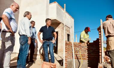 ZDERO SUPERVISÓ EL AVANCE DE OBRAS DE VIVIENDAS EN LA CHACRA 214 Y RATIFICÓ EL COMPROMISO CON EL ACCESO A LA CASA PROPIA