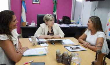 EDUCACIÓN Y EL MUNICIPIO DE LAGUNA BLANCA ARTICULAN TRABAJOS PARA LA MEJORA DE JARDINES Y ESCUELAS