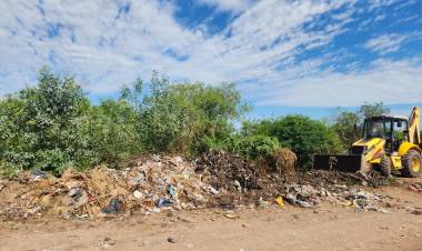 VILLA ÁNGELA: LUCHA CONTRA LOS BASURALES A CIELO ABIERTO: EL MUNICIPIO INTERVINO EN EL SECTOR DE AV. LAS FLORES