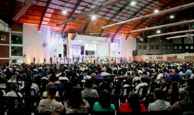 RESISTENCIA: EL GOBERNADOR ZDERO ENTREGÓ LA ESCRITURA DE PROPIEDAD A LA IGLESIA DE JESUCRISTO
