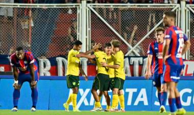 TORNEO APERTURA: DEFENSA LE DIO UNA PALIZA A SAN LORENZO