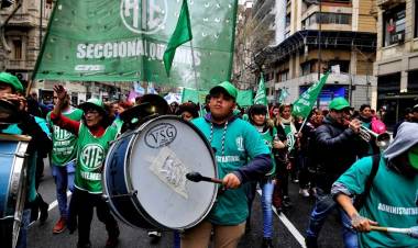 ATE SE SUMA A LAS MOVILIZACIONES A PLAZA DE MAYO POR LOS 50 AÑOS DEL GOLPE