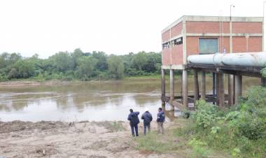 BARRANQUERAS: SAMEEP REALIZÓ TAREAS DE MANTENIMIENTO Y LIMPIEZA EN LAS TOMAS DE AGUA DE LAS PLANTAS POTABILIZADORAS