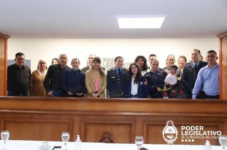EL PODER LEGISLATIVO REALIZÓ UN HOMENAJE POR EL DÍA DE LA MUJER POLICÍA
