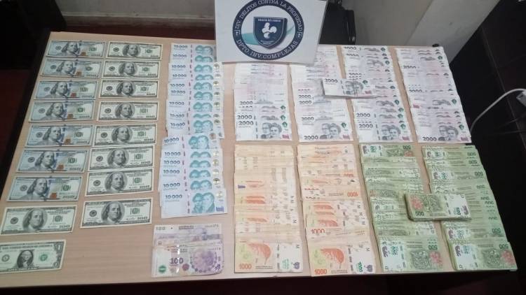 INCAUTAN UNAS 89 “BOCHITAS” DE ESTUPEFACIENTES Y APREHENDEN A UN CIUDADANO