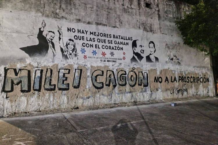 LAS PINTADAS DE LA CÁMPORA POR FICHA LIMPIA: "MILEI CAGÓN, NO A LA PROSCRIPCIÓN" 