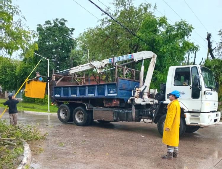 INTENSO TRABAJO DE SECHEEP PARA RESTABLECER EL SERVICIO ELÉCTRICO AFECTADO POR LA TORMENTA