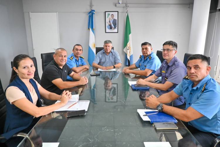 EL MINISTRO REUNIÓ A LA CÚPULA POLICIAL Y DEFINIÓ UN NUEVO ESQUEMA DE PREVENCIÓN PARA EL CHACO