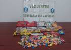 SE LLEVO LAS GOLOSINAS DEL KIOSCO DE LA ESCUELA A LA QUE ASISTE Y SU MADRE LAS ENTREGO