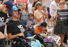 PERSONAS CON DISCAPACIDAD VUELVEN A MARCHAR A LA QUINTA DE OLIVOS CONTRA EL AJUSTE DE MILEI