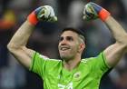 "ME RETIRO": DIBU MARTÍNEZ ANUNCIÓ QUE DEJARÍA EL FÚTBOL EN UNO DE LOS MOMENTOS MÁS FELICES DE SU CARRERA