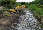 EL GOBIERNO PROVINCIAL TRABAJA EN LA LIMPIEZA DEL RIACHO ARAZÁ Y DEL CANAL AEROPUERTO