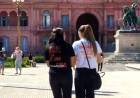 UNA CLASE EN LA PLAZA DE MAYO PARA QUE MILEI APRENDA LA IMPORTANCIA DE LA EDUCACIÓN PÚBLICA