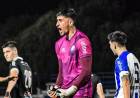 HISTÓRICO: UN ARQUERO ARGENTINO CONVIRTIÓ UN GOL DE ARCO A ARCO EN EL FÚTBOL URUGUAYO
