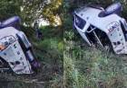 UN CONDUCTOR VOLCÓ SU CAMIONETA TRAS ESQUIVAR CABALLOS EN LA RUTA: SALIÓ ILESO