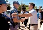 VEDIA: EL GOBERNADOR ZDERO ENTREGÓ MÓVILES POLICIALES, EQUIPAMIENTO DE SEGURIDAD Y TÍTULOS DE TIERRAS