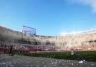 LOS PAPELES SIN EL VIENTO EN LA CANCHA