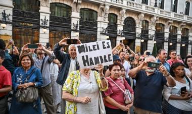 REPUDIOS Y APLAUSOS: CHOQUE DE CONCENTRACIONES POR LA VISITA DE MILEI A MADRID