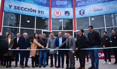 LAS BREÑAS: EL GOBERNADOR ZDERO INAUGURÓ EL CENTRO DE MONITOREO MUNICIPAL